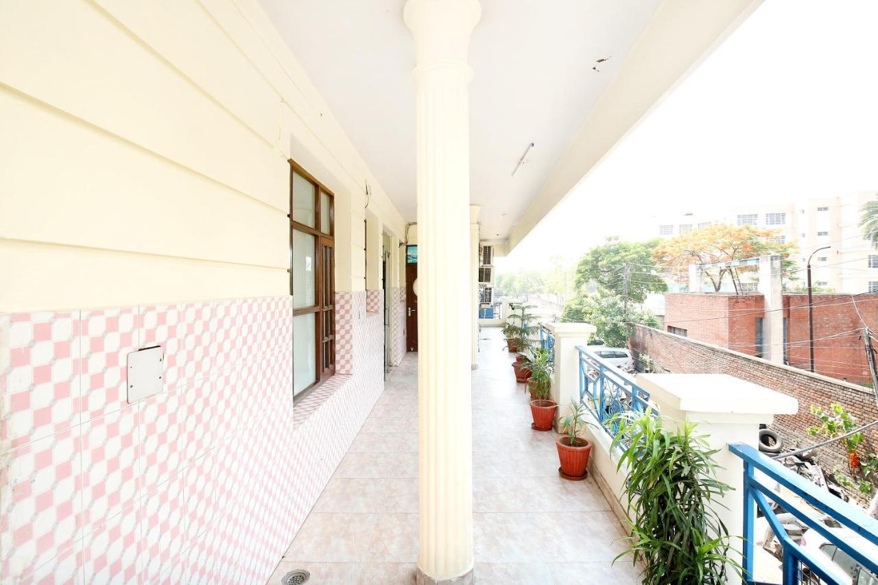 Oyo 2530 Surya Palace Chandigarh Exterior photo